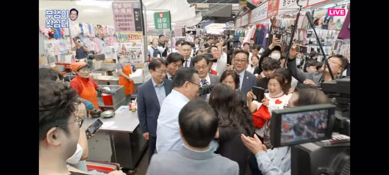 서문시장 방문중인 김부겸 후보 - 클리앙 인기글 이미지 10 - 밈카세
