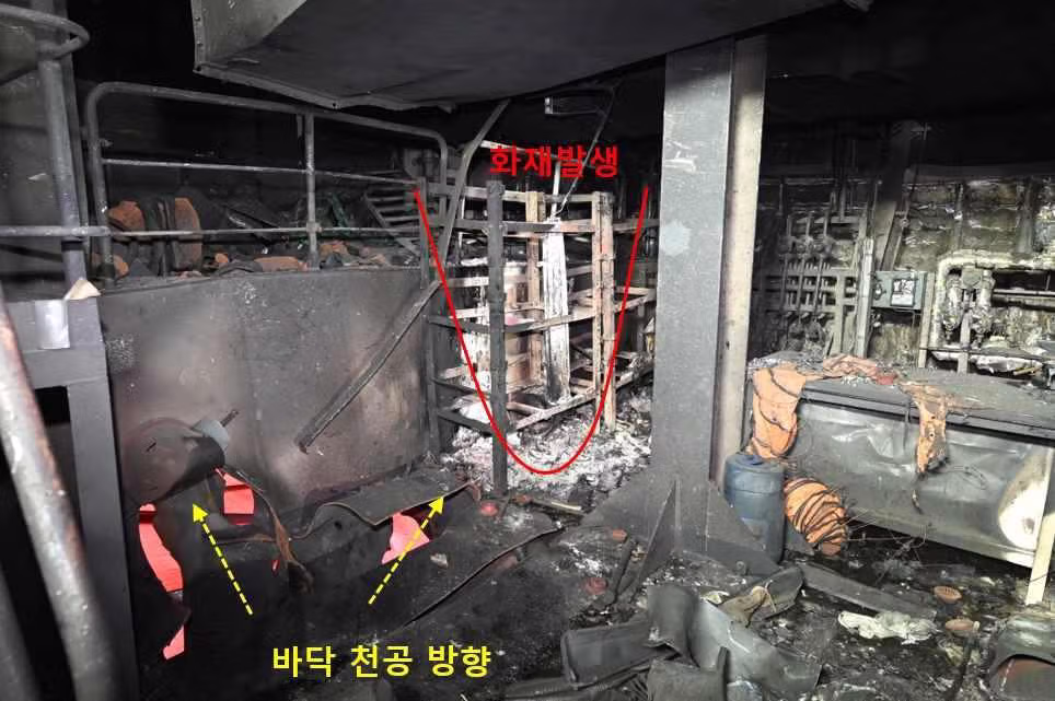 우리나라 상선이 정체불명의 비행체 2기와 충돌했다는 소식 - 보배드림 인기글 이미지 2 - 밈카세