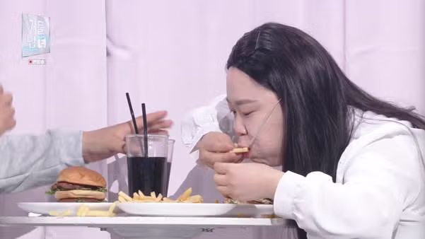 소개팅 남자의 말을 들은 후 어떤 여자의 행동.jpg - 와이고수 인기글 이미지 8 - 밈카세