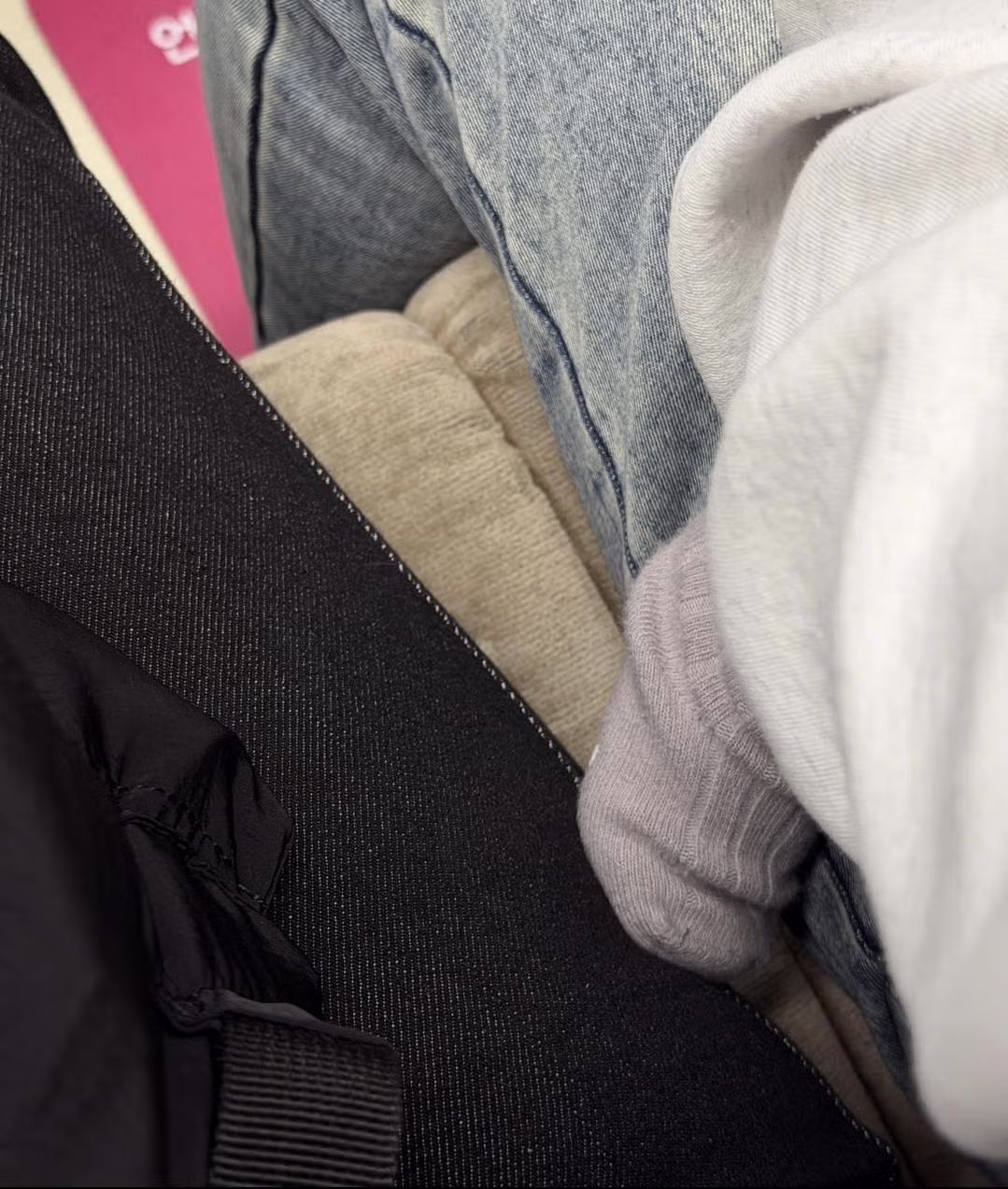 지하철에서 의도치 않게 신체 접촉이 발생한 상황 - 보배드림 인기글 이미지 3 - 밈카세