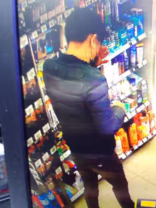 진상에게 호신용 스프레이를 뿌린 편의점 알바생 4