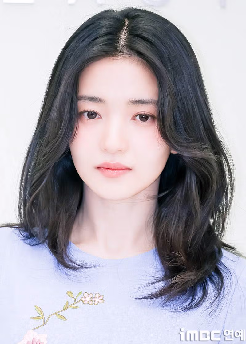 메이크업 담당자 변경 후 분위기가 달라진 김태리 - 인벤 인기글 이미지 4 - 밈카세