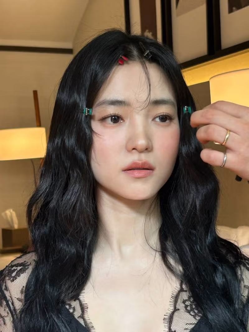 메이크업 담당자 변경 후 분위기가 달라진 김태리 - 인벤 인기글 이미지 15 - 밈카세