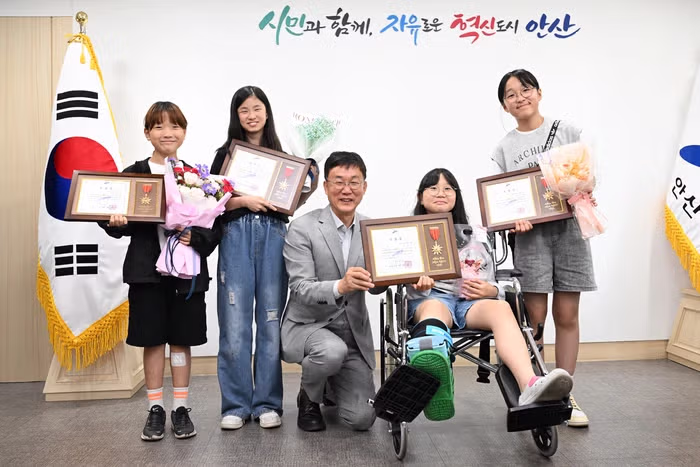자동차 사이드미러에 우연히 찍힌 사진 - 보배드림 인기글 이미지 2 - 밈카세