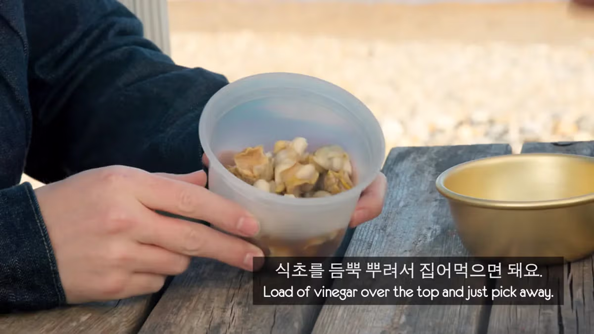 영국 어부들에게 한국식 골뱅이무침을 먹인 반응 - 더쿠 인기글 이미지 17 - 밈카세