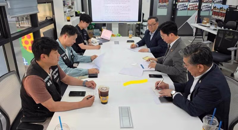 같은 장소에서 나누는 전혀 다른 대화 - MLB파크 인기글 이미지 2 - 밈카세