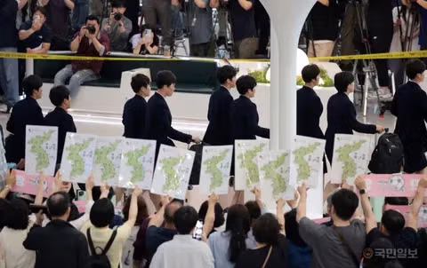 인천공항으로 입국한 북한 내고향 축구단 선수들 - 클리앙 인기글 이미지 4 - 밈카세