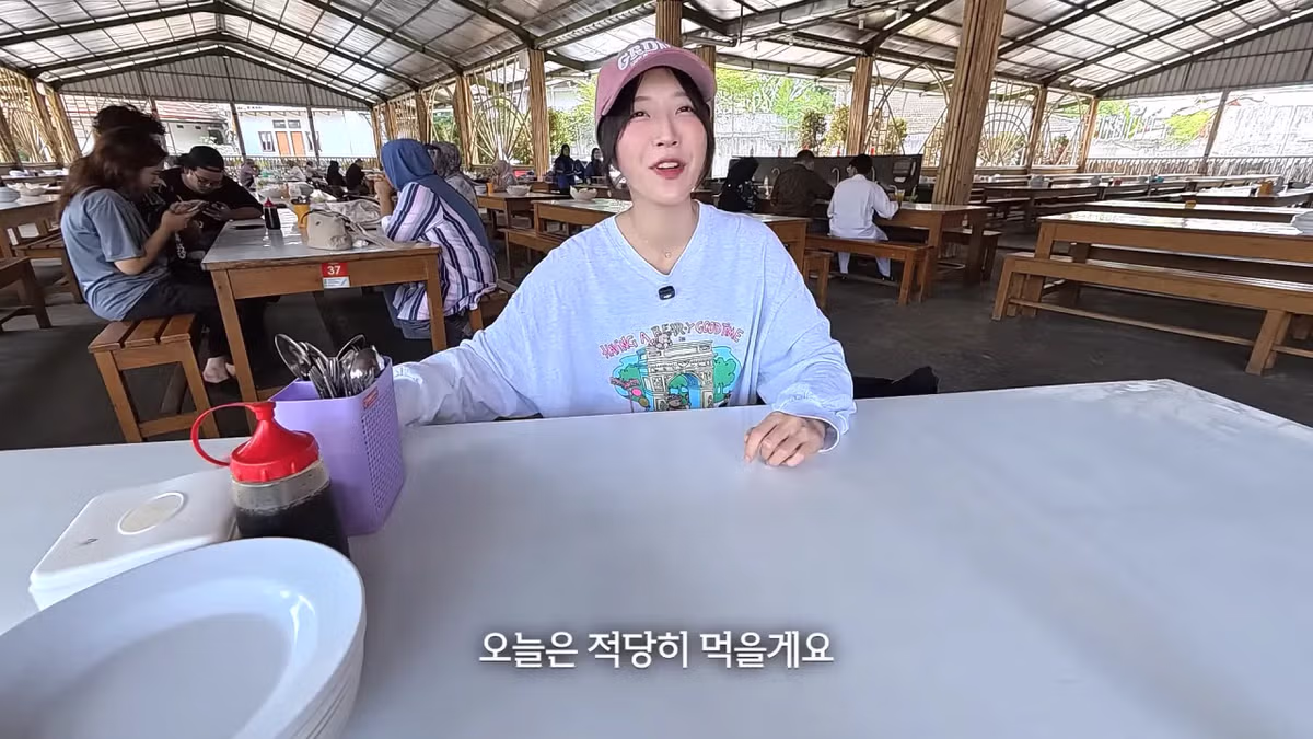 인도네시아에서 적당히 먹겠다는 쯔양의 식사량 - 디시인사이드 인기글 이미지 3 - 밈카세