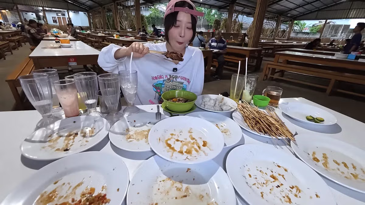 인도네시아에서 적당히 먹겠다는 쯔양의 식사량 - 디시인사이드 인기글 이미지 6 - 밈카세