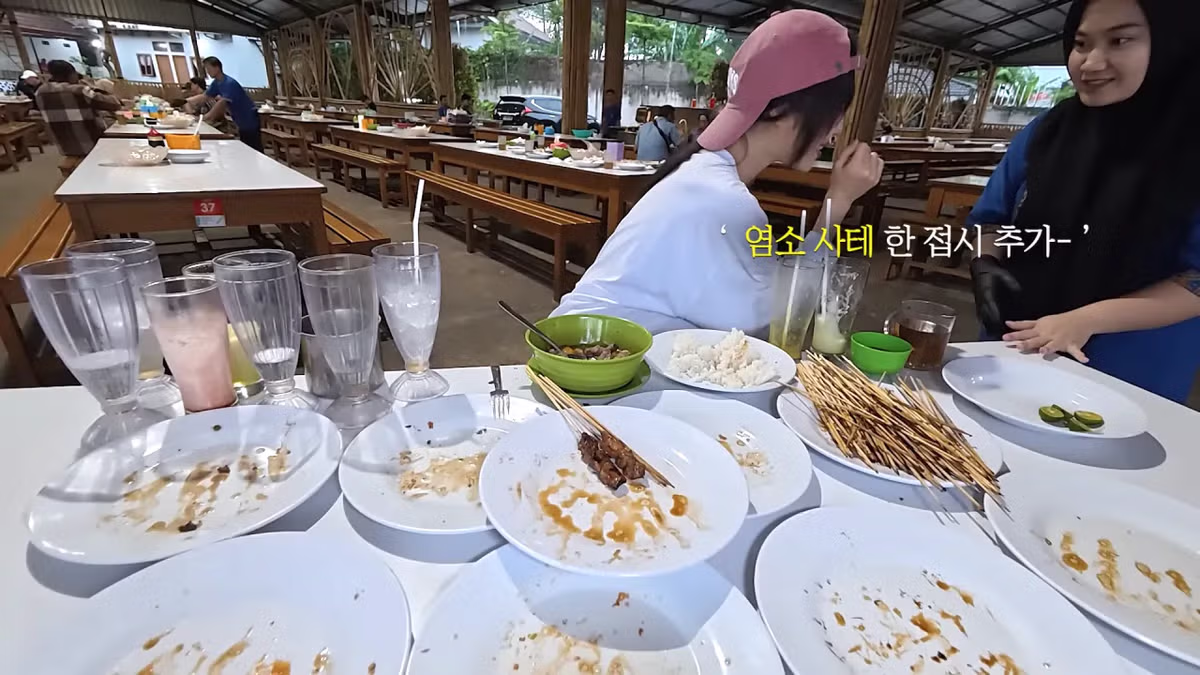 인도네시아에서 적당히 먹겠다는 쯔양의 식사량 - 디시인사이드 인기글 이미지 7 - 밈카세