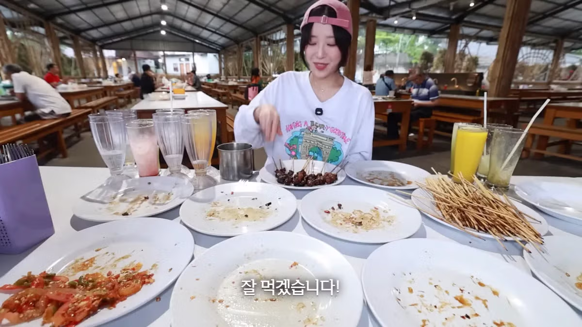 인도네시아에서 적당히 먹겠다는 쯔양의 식사량 - 디시인사이드 인기글 이미지 11 - 밈카세