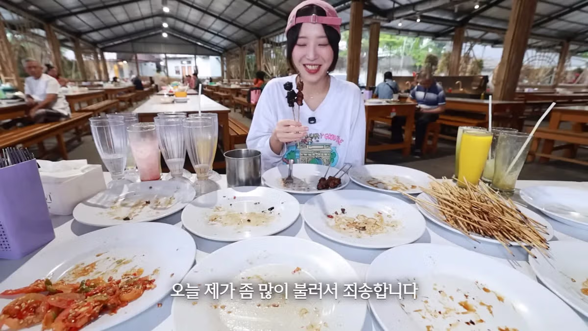 인도네시아에서 적당히 먹겠다는 쯔양의 식사량 - 디시인사이드 인기글 이미지 12 - 밈카세