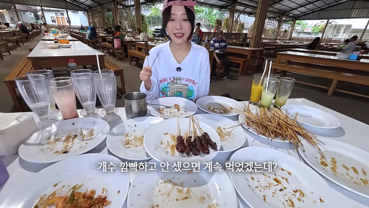 인도네시아에서 적당히 먹겠다는 쯔양의 식사량 - 디시인사이드 인기글 이미지 17 - 밈카세