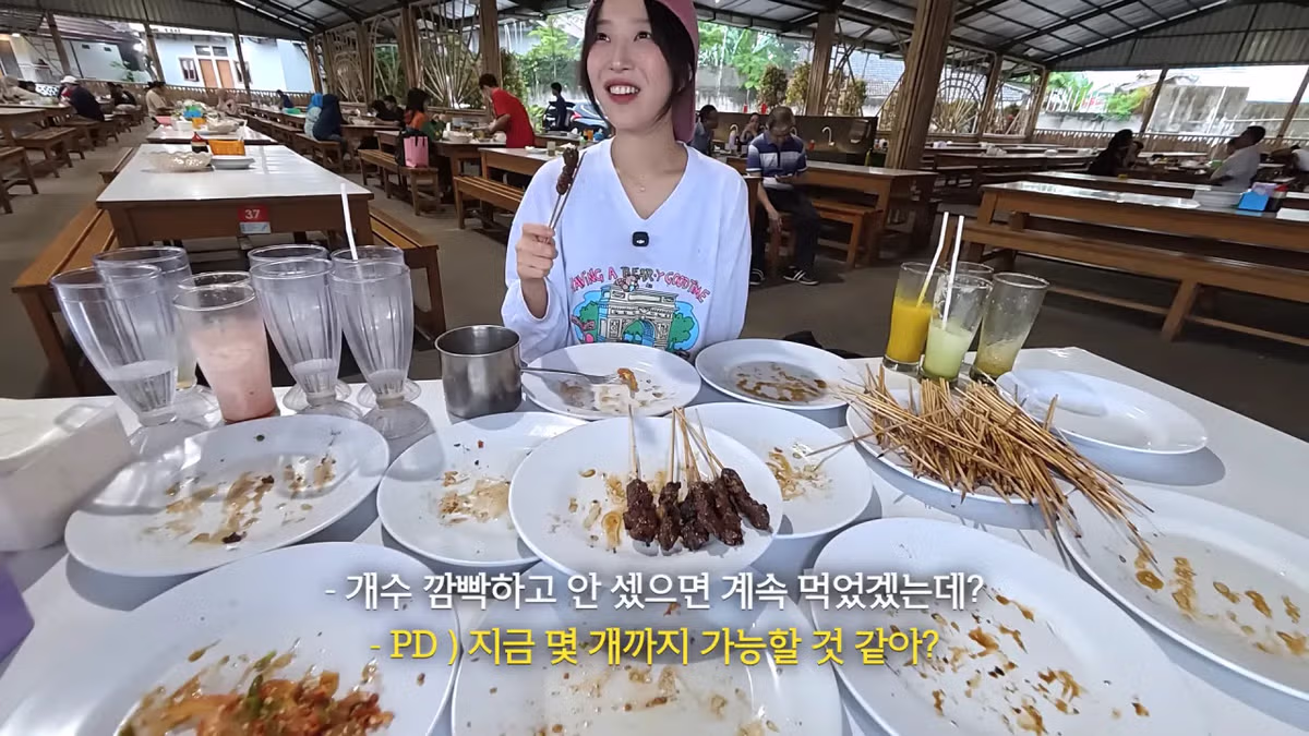 인도네시아에서 적당히 먹겠다는 쯔양의 식사량 - 디시인사이드 인기글 이미지 18 - 밈카세