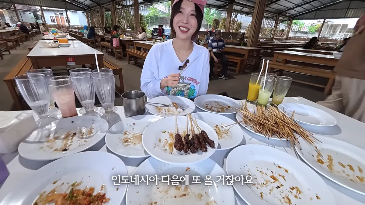 인도네시아에서 적당히 먹겠다는 쯔양의 식사량 - 디시인사이드 인기글 이미지 22 - 밈카세