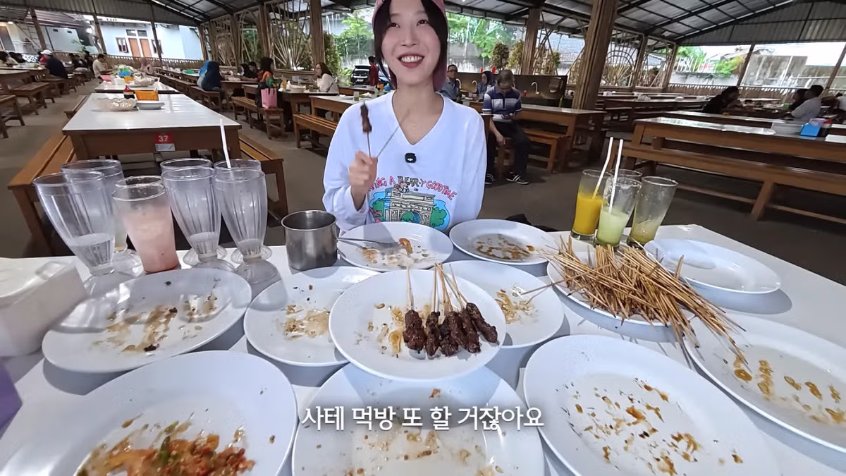 인도네시아에서 적당히 먹겠다는 쯔양의 식사량 - 디시인사이드 인기글 이미지 23 - 밈카세