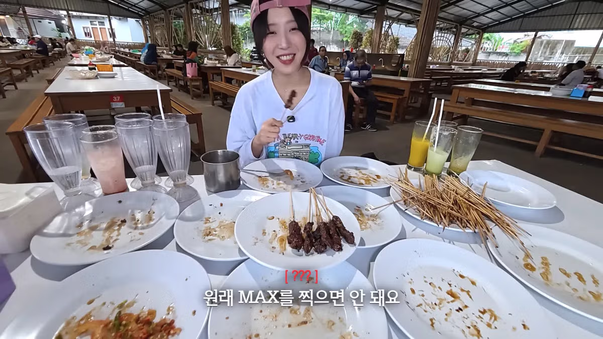 인도네시아에서 적당히 먹겠다는 쯔양의 식사량 - 디시인사이드 인기글 이미지 24 - 밈카세