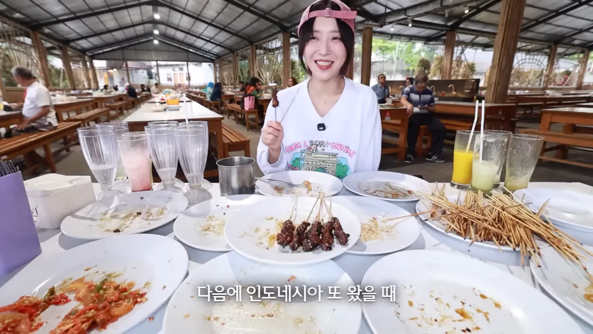 인도네시아에서 적당히 먹겠다는 쯔양의 식사량 - 디시인사이드 인기글 이미지 26 - 밈카세
