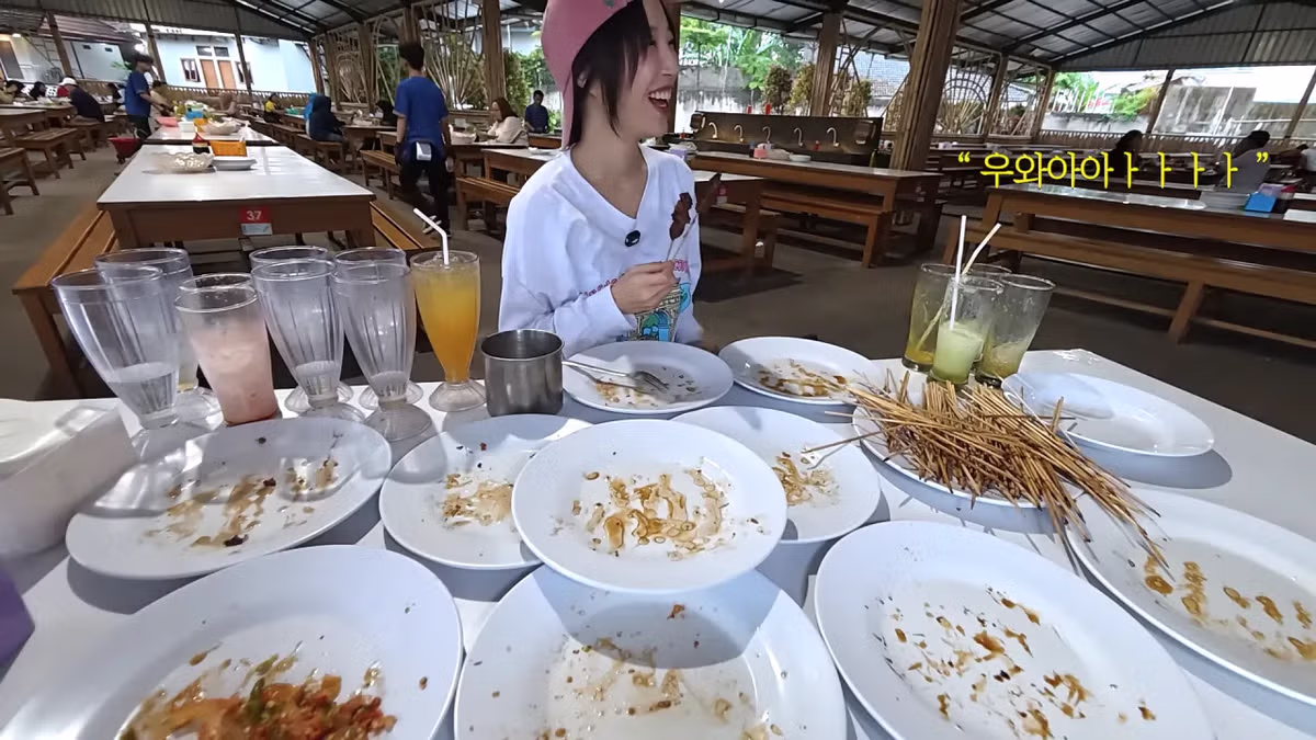인도네시아에서 적당히 먹겠다는 쯔양의 식사량 - 디시인사이드 인기글 이미지 28 - 밈카세