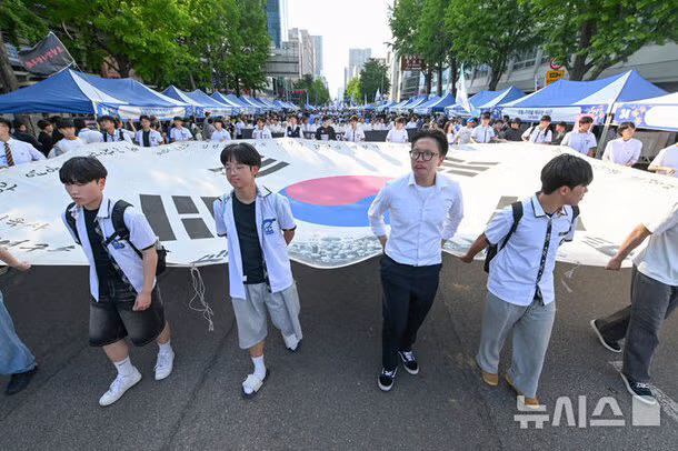 제46주년 5.18 광주 민주화운동을 기념합니다 - 클리앙 인기글 이미지 11 - 밈카세