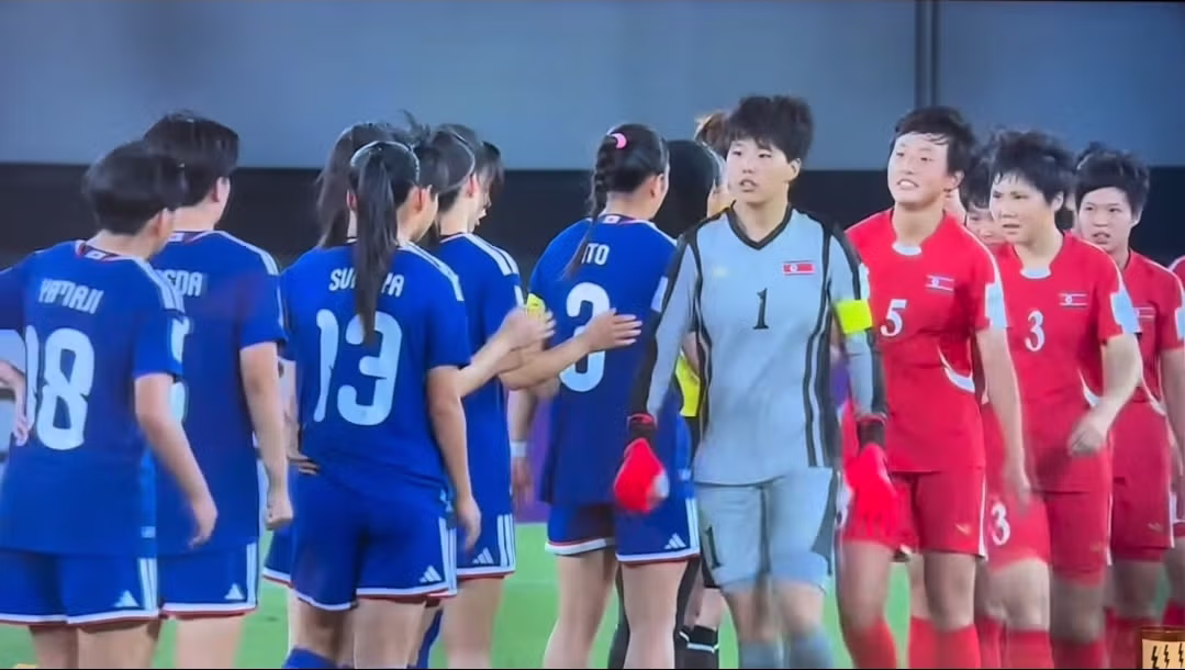 북한 여자축구선수들을 향한 비판적 시각과 그 이유 - FM코리아 인기글 이미지 1 - 밈카세