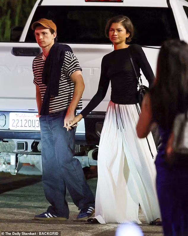 결혼 후 처음 같이 찍힌 톰홀랜드♥젠데이아 부부 8