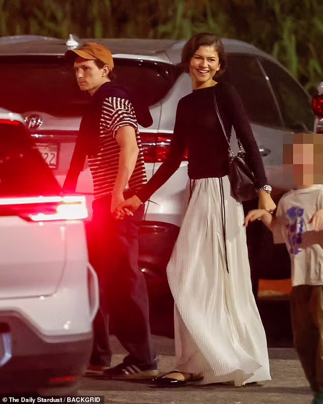 결혼 후 처음 같이 찍힌 톰홀랜드♥젠데이아 부부 10