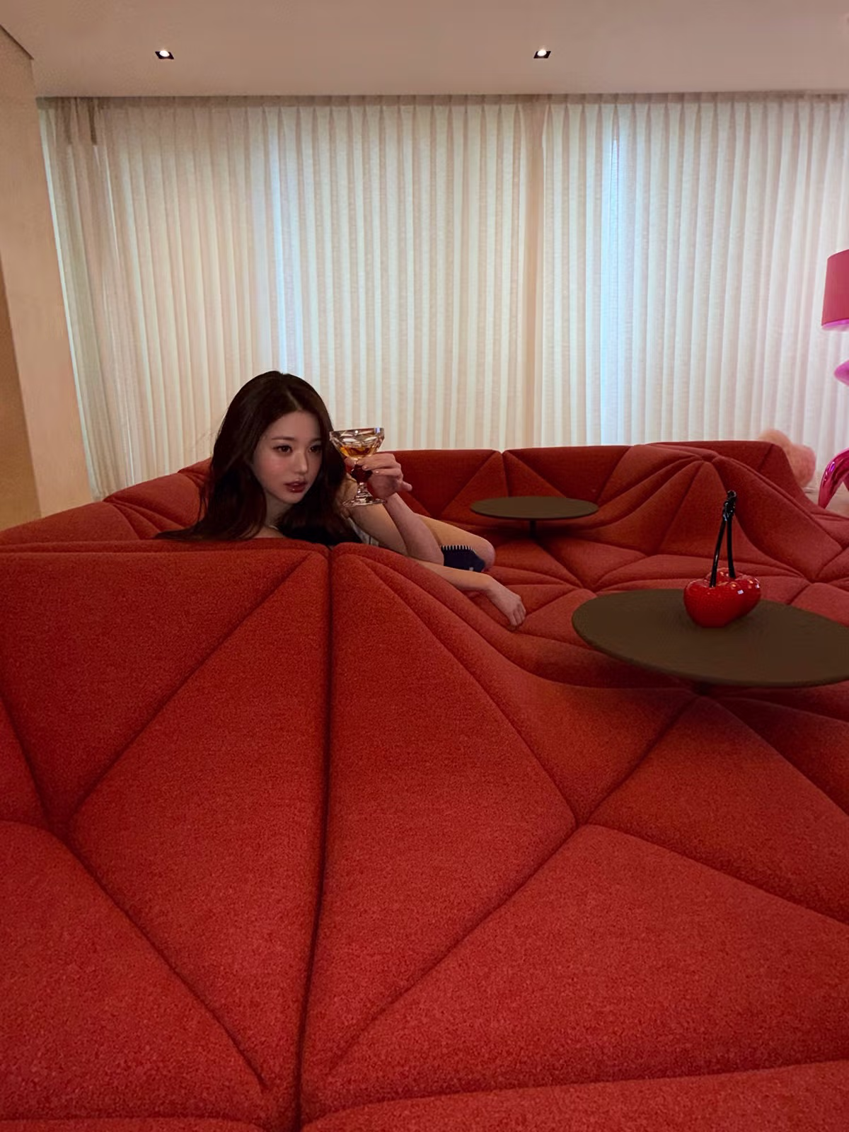 아이브 장원영의 공주풍 인스타그램 업데이트 - 더쿠 인기글 이미지 9 - 밈카세