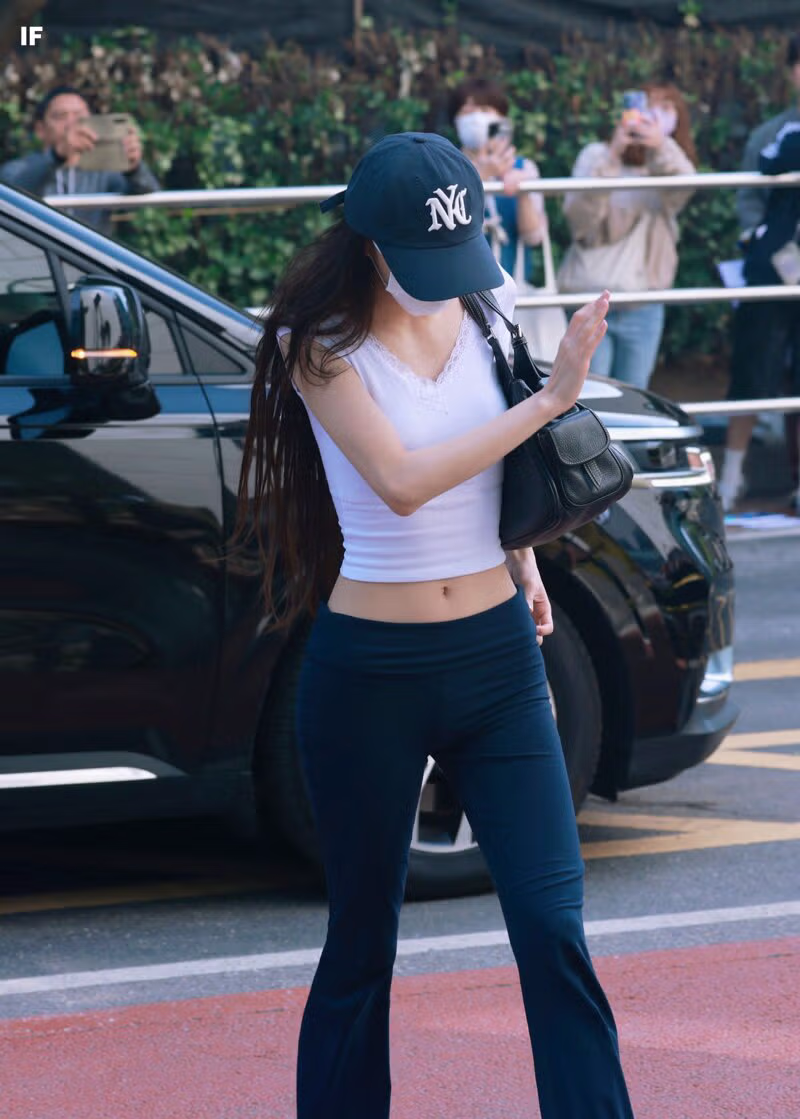 ITZY 유나의 뮤직뱅크 출근길 모습 - MLB파크 인기글 이미지 1 - 밈카세