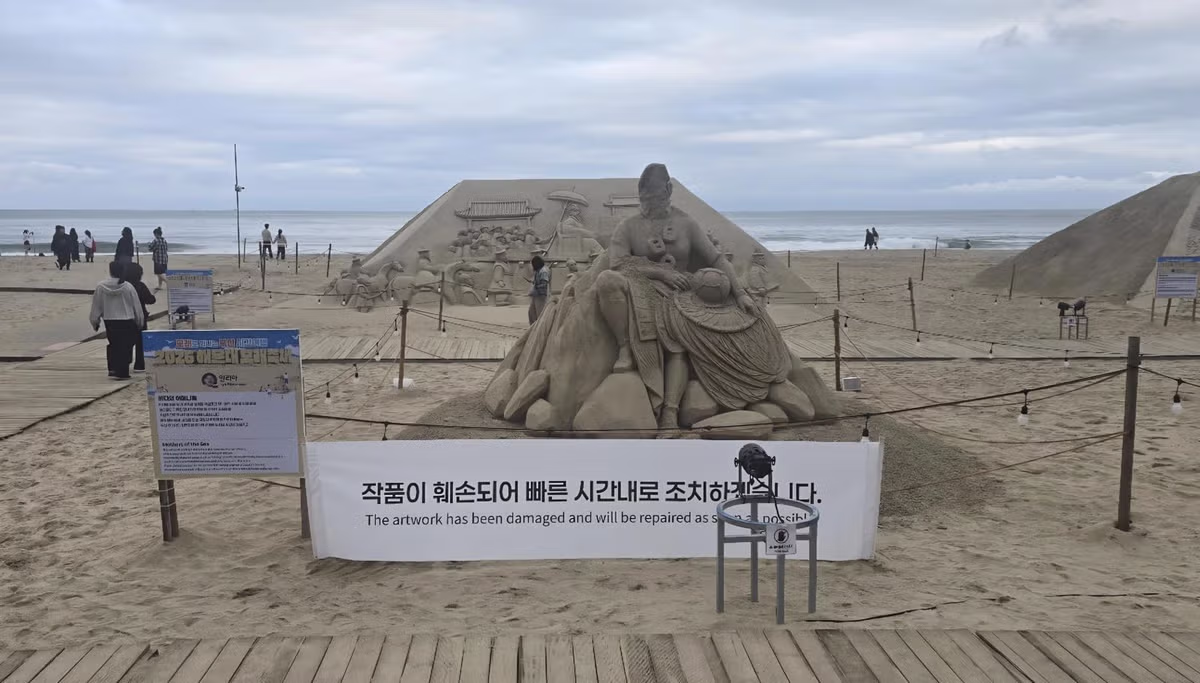 "하나님이 시켜서" 해운대 모래조각 훼손한 70대 - 뽐뿌 인기글 이미지 2 - 밈카세