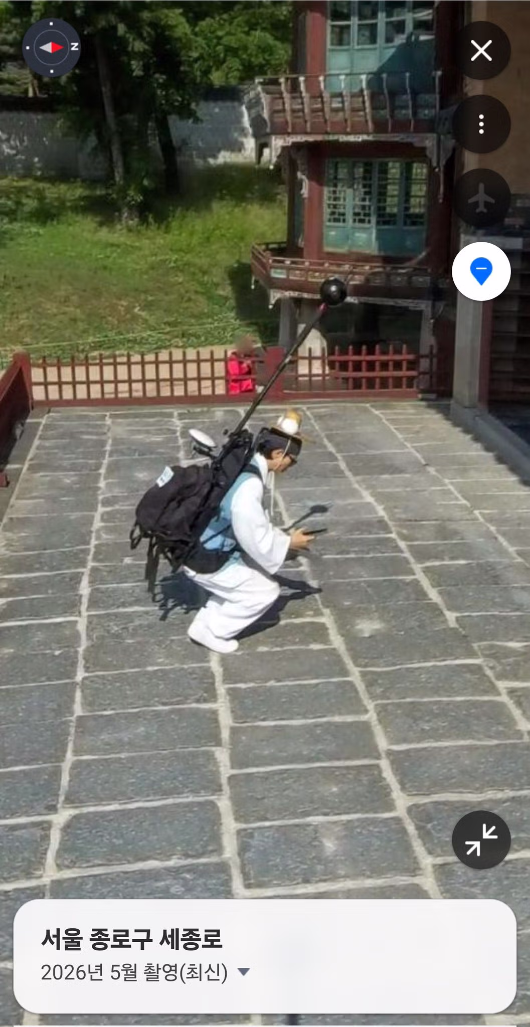 네이버 지도 로드뷰에서 포착된 유재석 추정 인물 - 개드립 인기글 이미지 1 - 밈카세