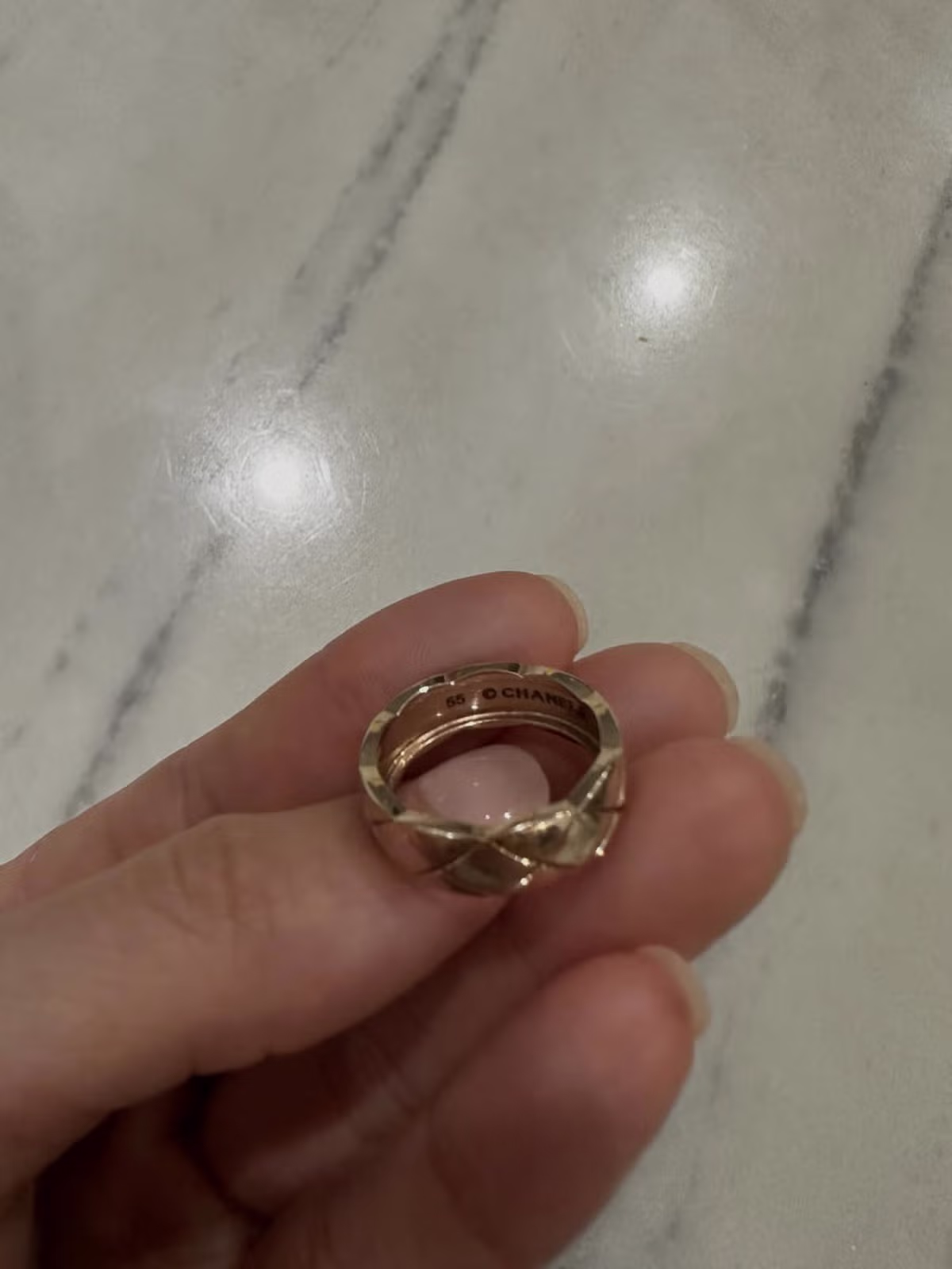 샤넬 반지 끼고 습진 생긴 사람들.thread 2