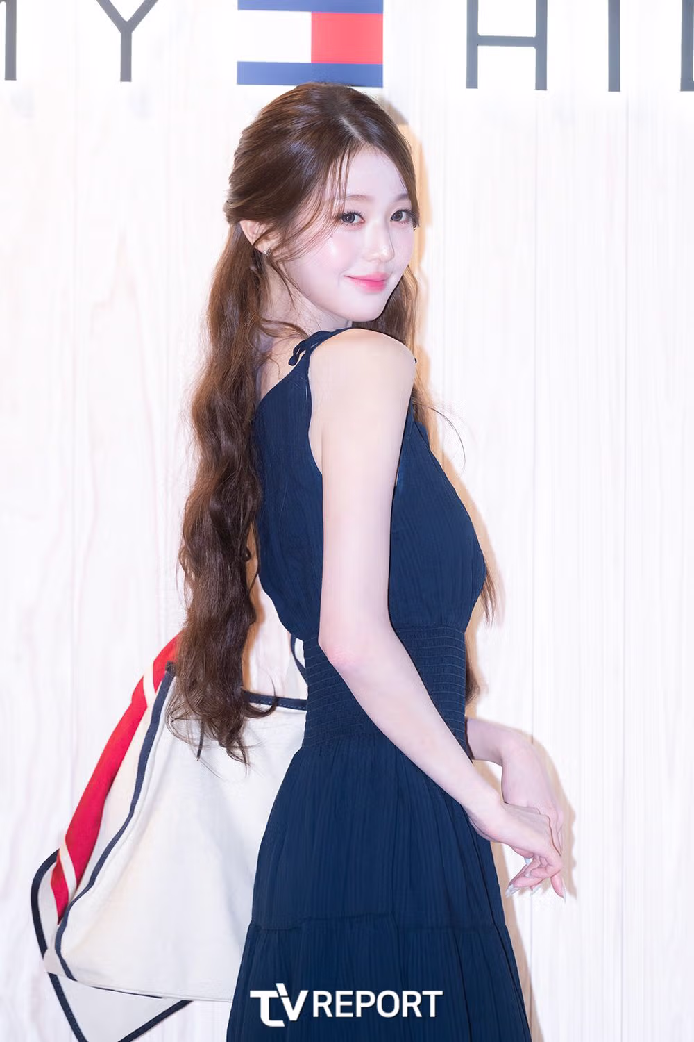 타미진스 팝업 스토어에 등장한 아이브 장원영 - 디시인사이드 인기글 이미지 4 - 밈카세