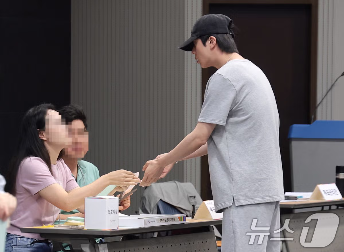 방탄소년단 진의 투표 인증샷 - 인벤 인기글 이미지 4 - 밈카세