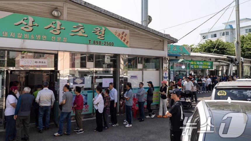투표소에서 벌어진 상상 초월 상황 - 디시인사이드 인기글 이미지 2 - 밈카세