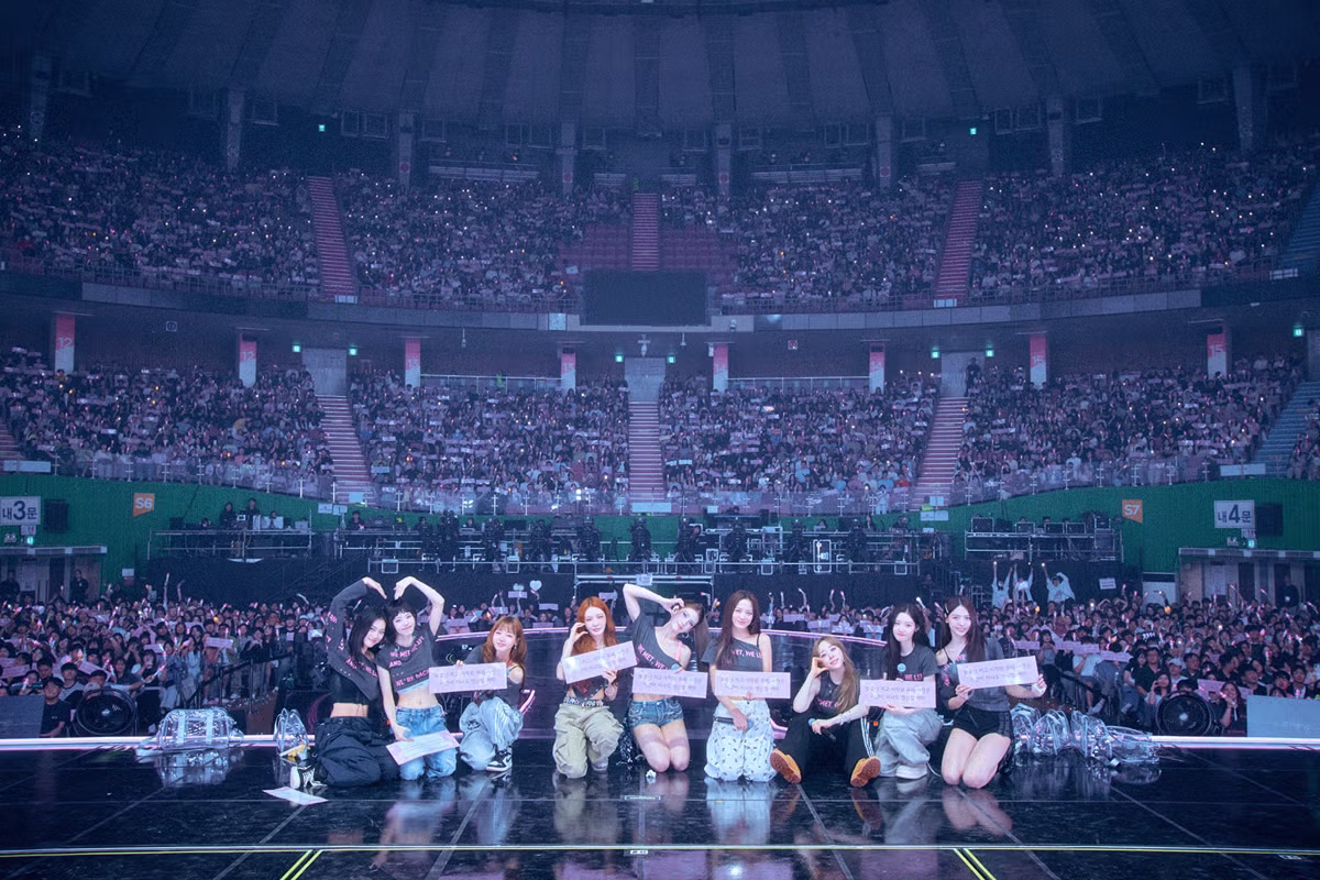 아이오아이 콘서트 투어 LOOP 서울 공연 단체사진 - 더쿠 인기글 이미지 2 - 밈카세