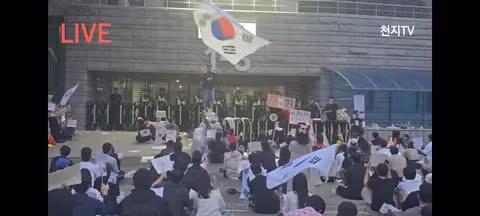 자꾸 여러가지 지원요청하고 연예인 괴롭히는 잠실 시위대들 - 인벤 인기글 이미지 8 - 밈카세