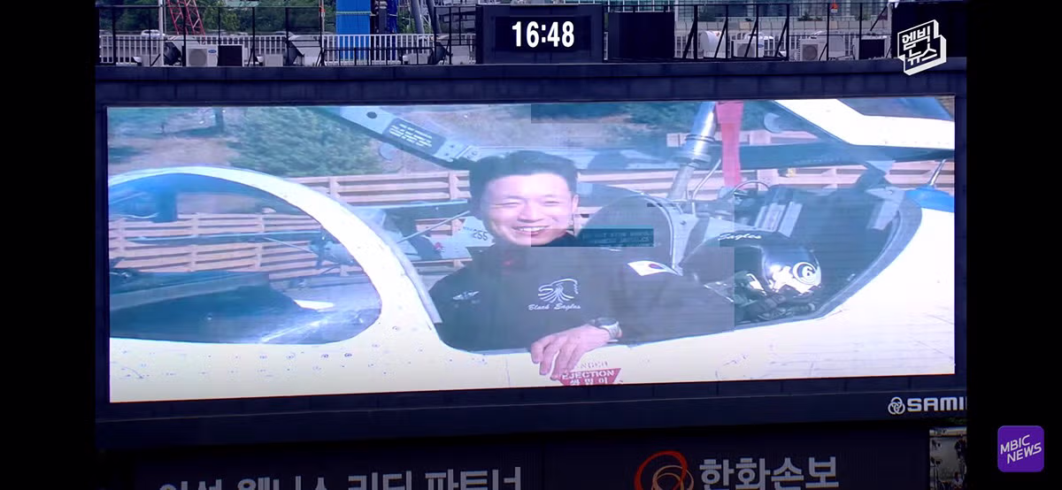 야구장을 눈물바다로 만든 감동적인 시구 - 개드립 인기글 이미지 23 - 밈카세