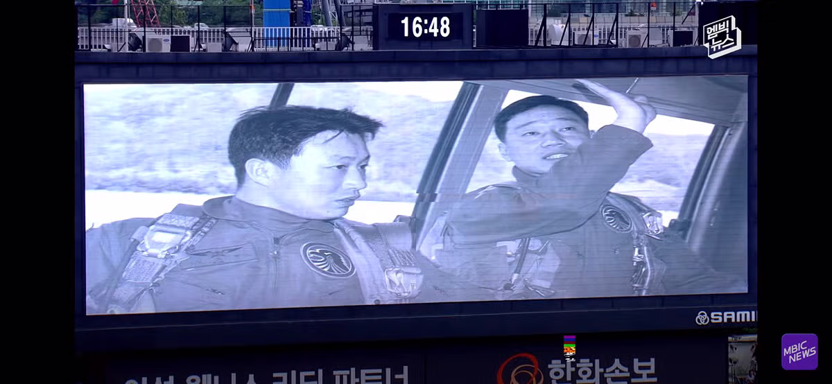 야구장을 눈물바다로 만든 감동적인 시구 - 개드립 인기글 이미지 24 - 밈카세