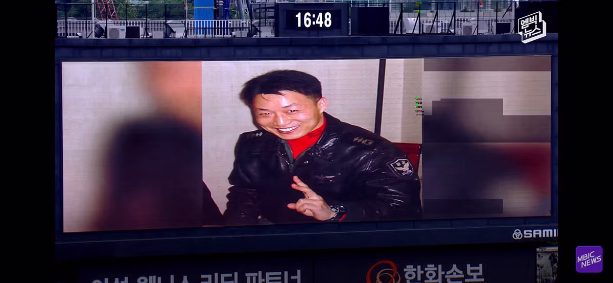 야구장을 눈물바다로 만든 감동적인 시구 - 개드립 인기글 이미지 25 - 밈카세