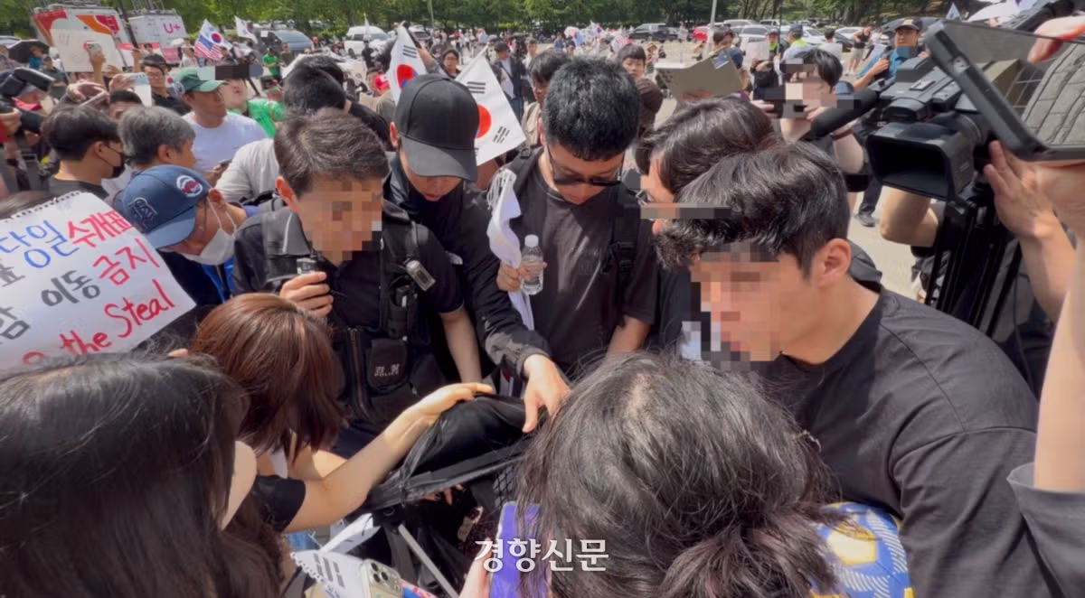 짐 검사 안 받았다고 분노한 극우 세력들의 반응 - 더쿠 인기글 이미지 6 - 밈카세