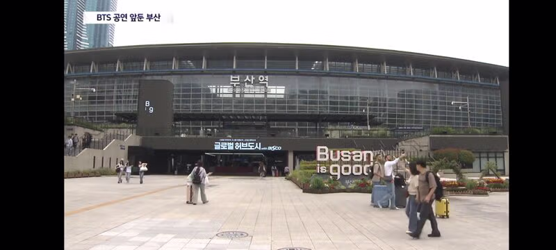 BTS 공연 앞둔 부산...도시 전체가 손님맞이 준비 - 클리앙 인기글 이미지 2 - 밈카세