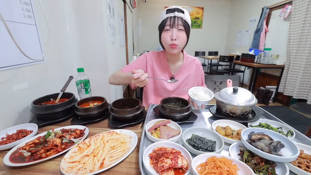 새벽 6시에 백반집에서 먹방하는 쯔양 근황 ㄷㄷㄷ - FM코리아 인기글 이미지 34 - 밈카세
