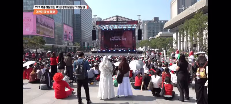 현재 광화문과 여의도의 거리응원 열기 - 클리앙 인기글 이미지 1 - 밈카세