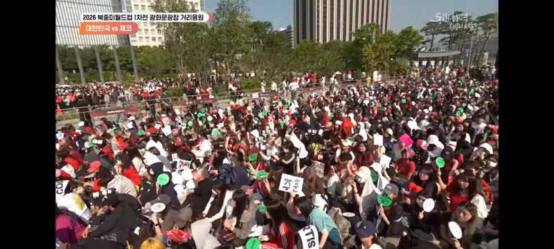 현재 광화문과 여의도의 거리응원 열기 - 클리앙 인기글 이미지 3 - 밈카세
