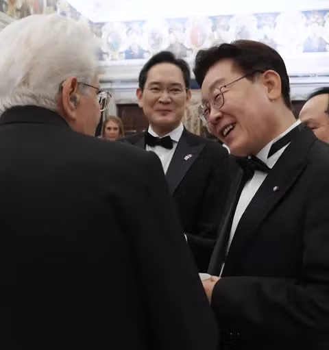 이재명 대표를 바라보는 이재용 회장의 묘한 표정 - 더쿠 인기글 이미지 1 - 밈카세