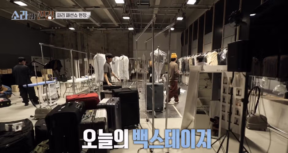 패션쇼에서 독특한 메이크업을 선보인 홍진경 - 디시인사이드 인기글 이미지 1 - 밈카세