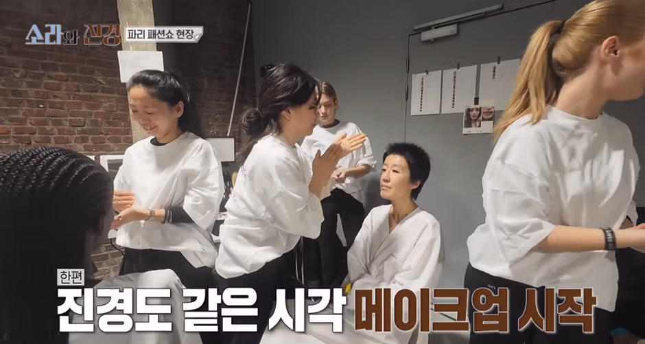 패션쇼에서 독특한 메이크업을 선보인 홍진경 - 디시인사이드 인기글 이미지 11 - 밈카세