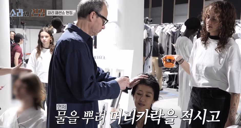패션쇼에서 독특한 메이크업을 선보인 홍진경 - 디시인사이드 인기글 이미지 14 - 밈카세