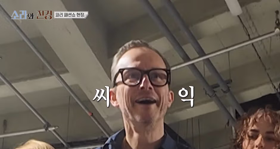 패션쇼에서 독특한 메이크업을 선보인 홍진경 - 디시인사이드 인기글 이미지 16 - 밈카세